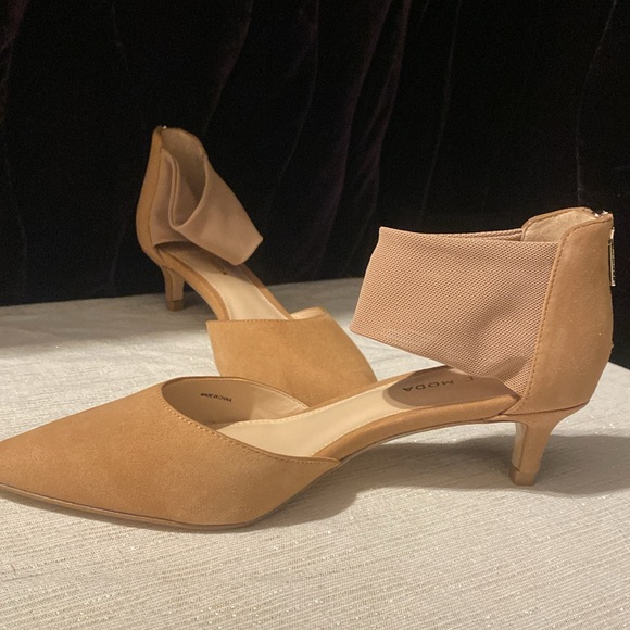 PELLE MODA - women’s heels tan and cream color size 6 M - Picture 7 of 10